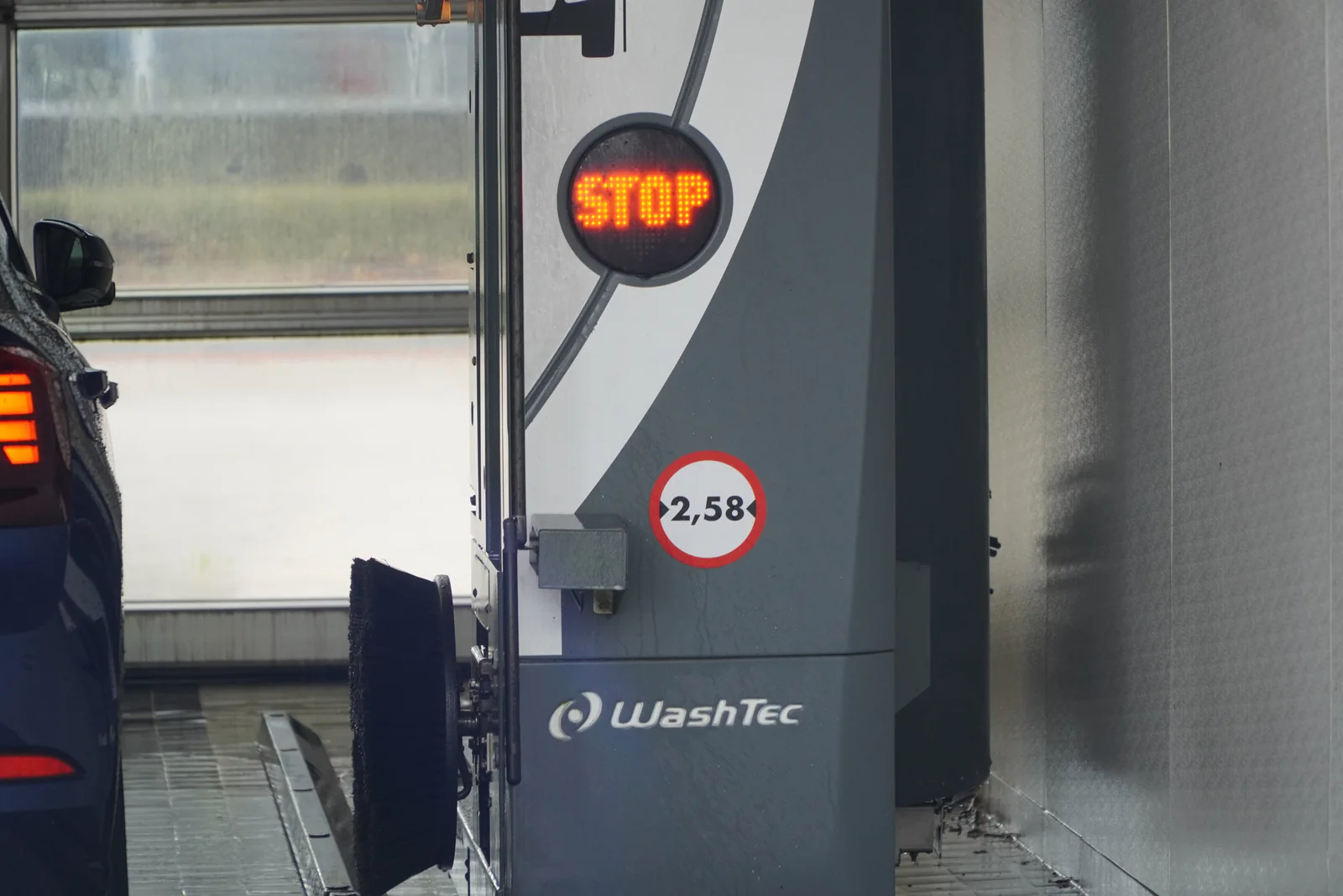 WashTec-installatie met breedteaanduiding2.58meter – De Wasstraat Krimpen aan den IJssel, Krimpen aan den IJssel