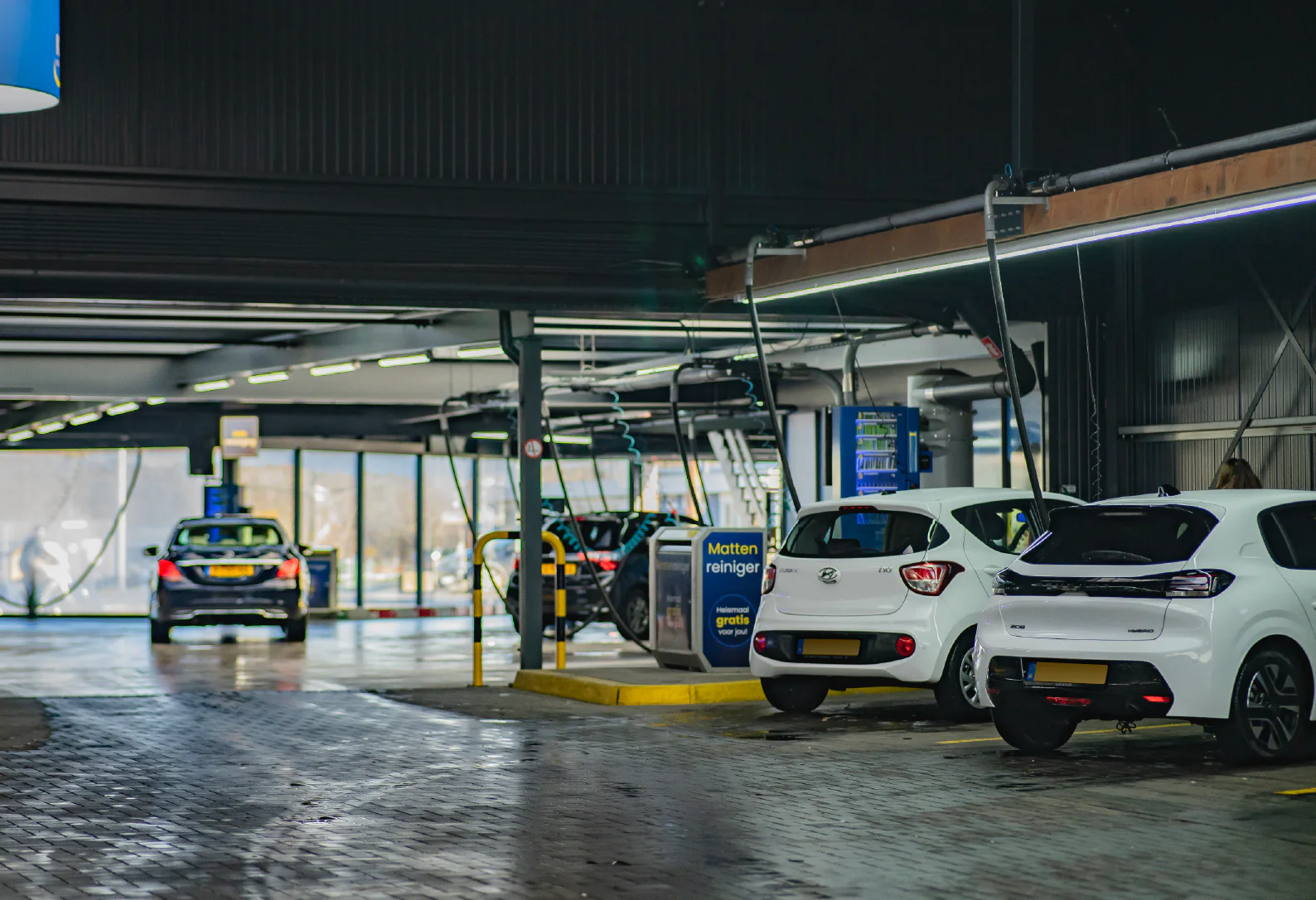 Autowaspark Kuzee Terneuzen, wasstraat en wasbox in Terneuzen