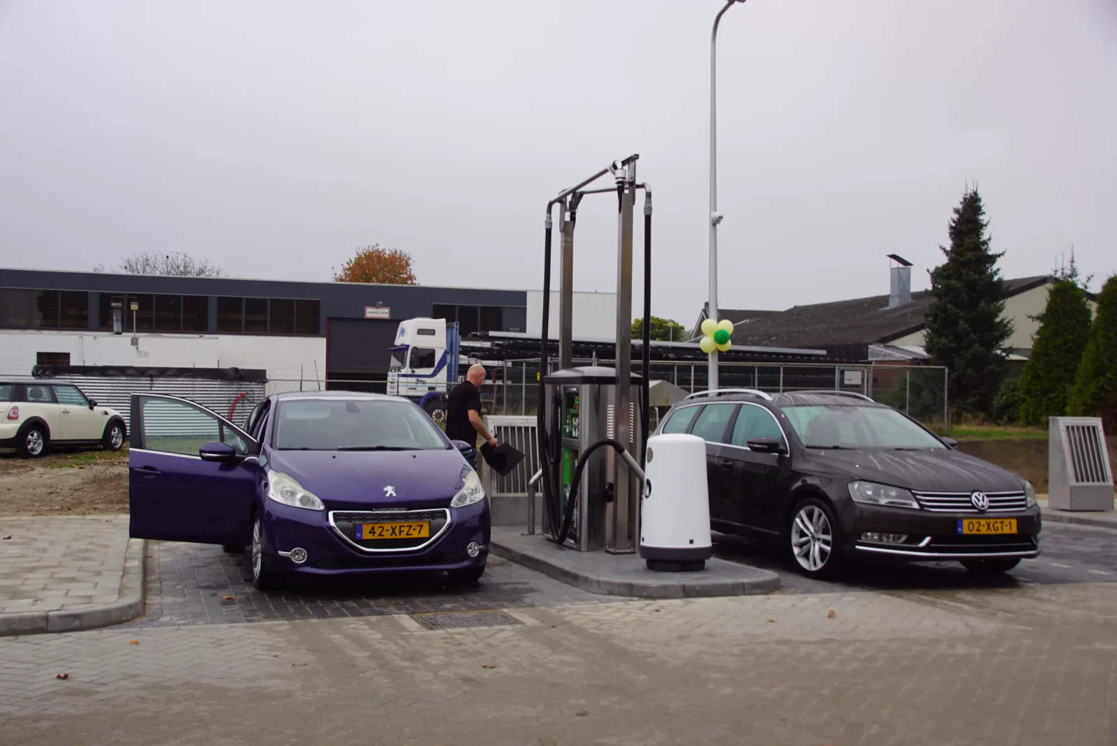 Stofzuigplaatsen op het terrein in Deurne – Esso Goossens Deurne Carwash, Deurne