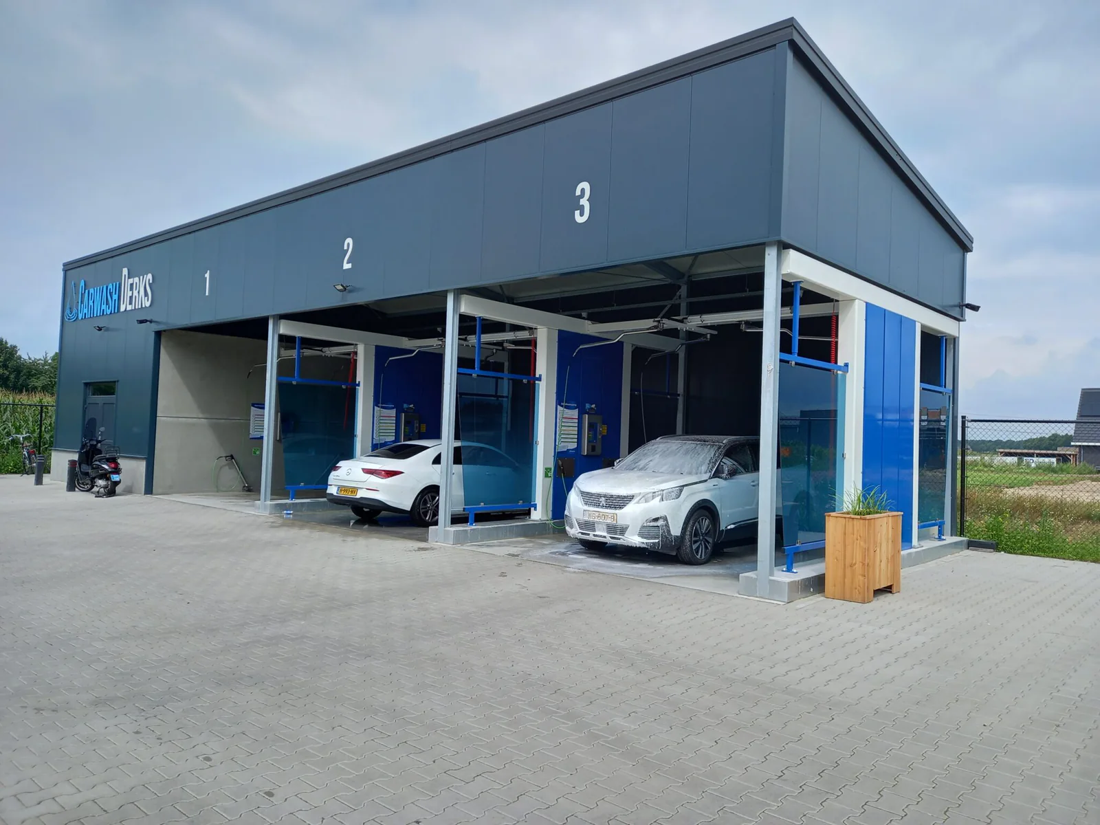 Drie zelfwasboxen van Carwash Derks, eigen beeld uit 2021