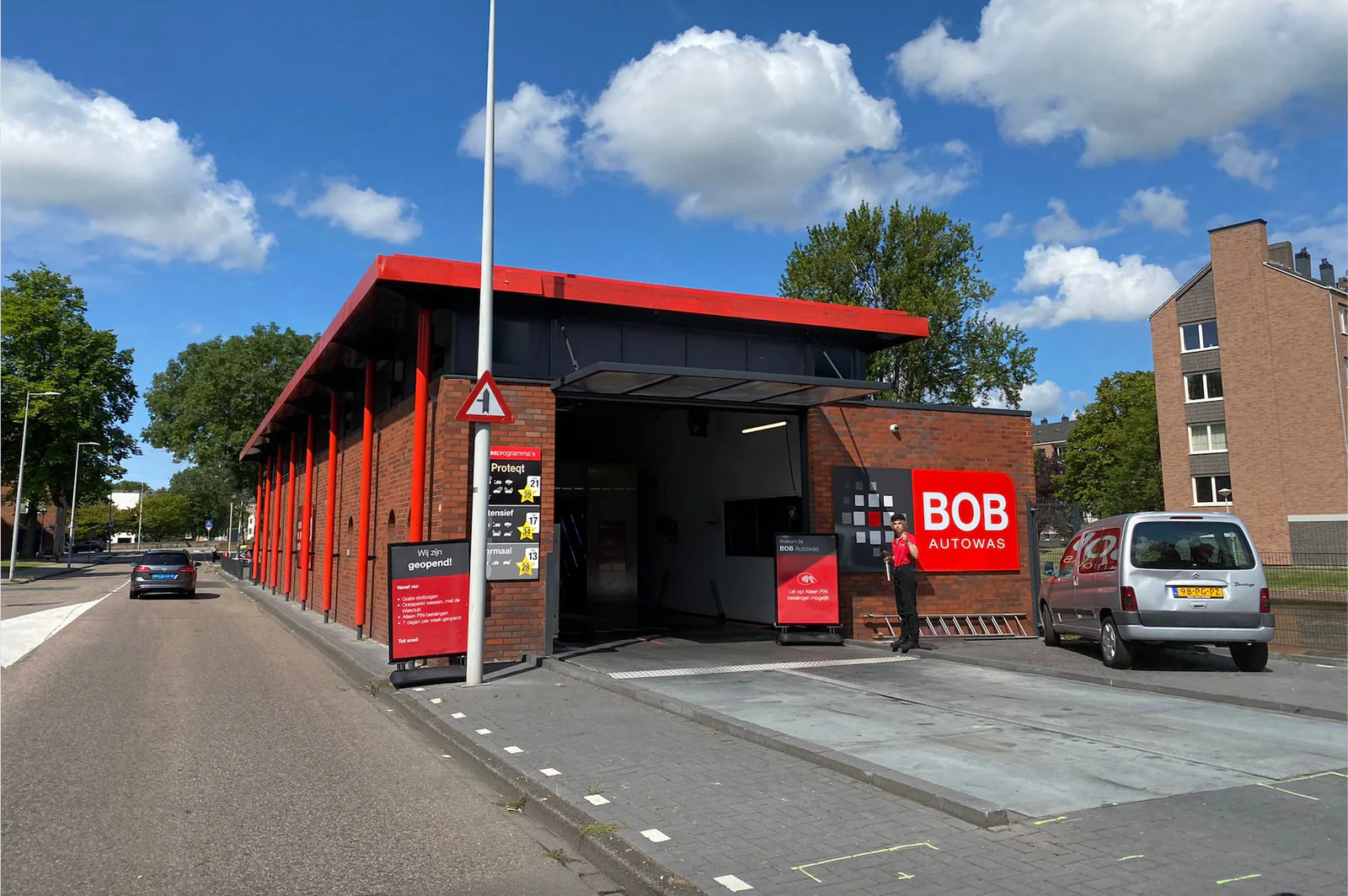 Bob Autowas Amsterdam Osdorp, wasstraat in Amsterdam