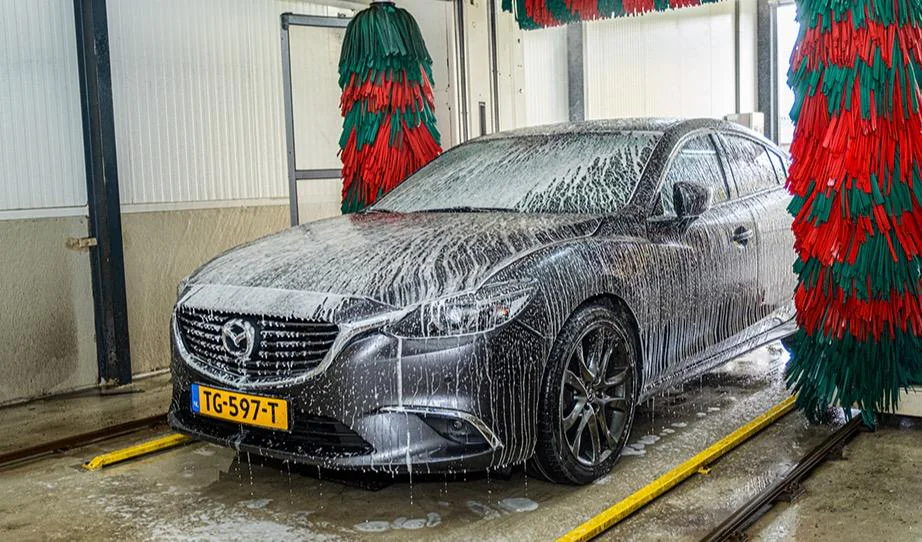 MEBO Carwash Roggel, wasstraat in Roggel