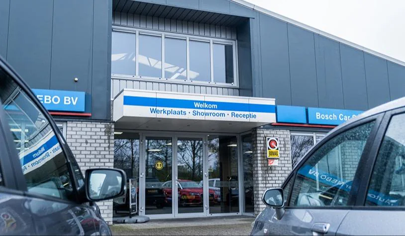 Ingang van de receptie waar waskaarten verkrijgbaar zijn – MEBO Carwash Roggel, Roggel
