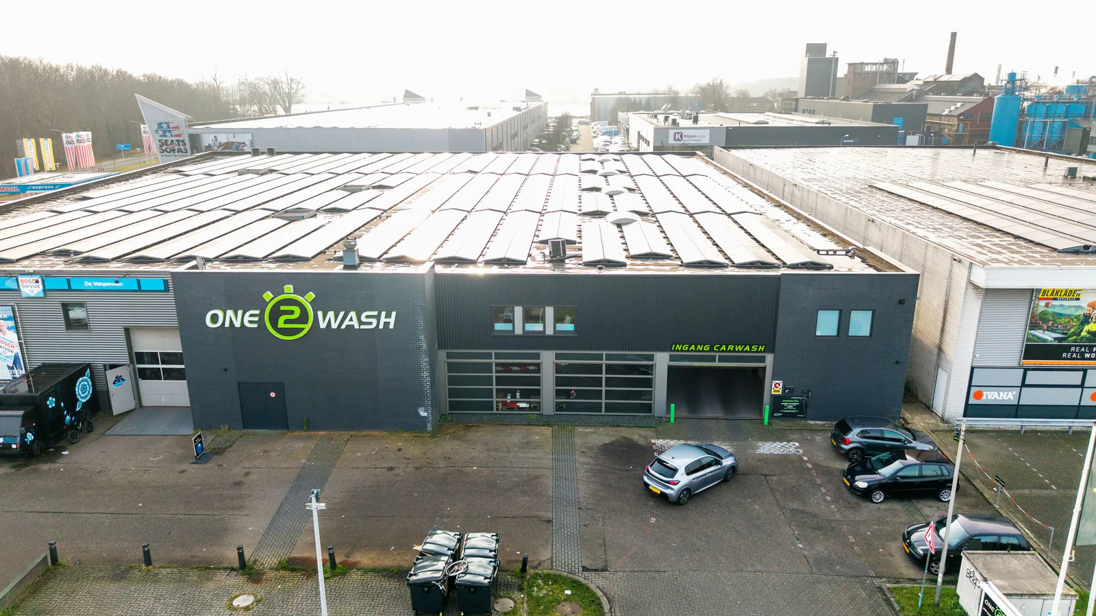Pand en terrein van One2Wash Zaandam