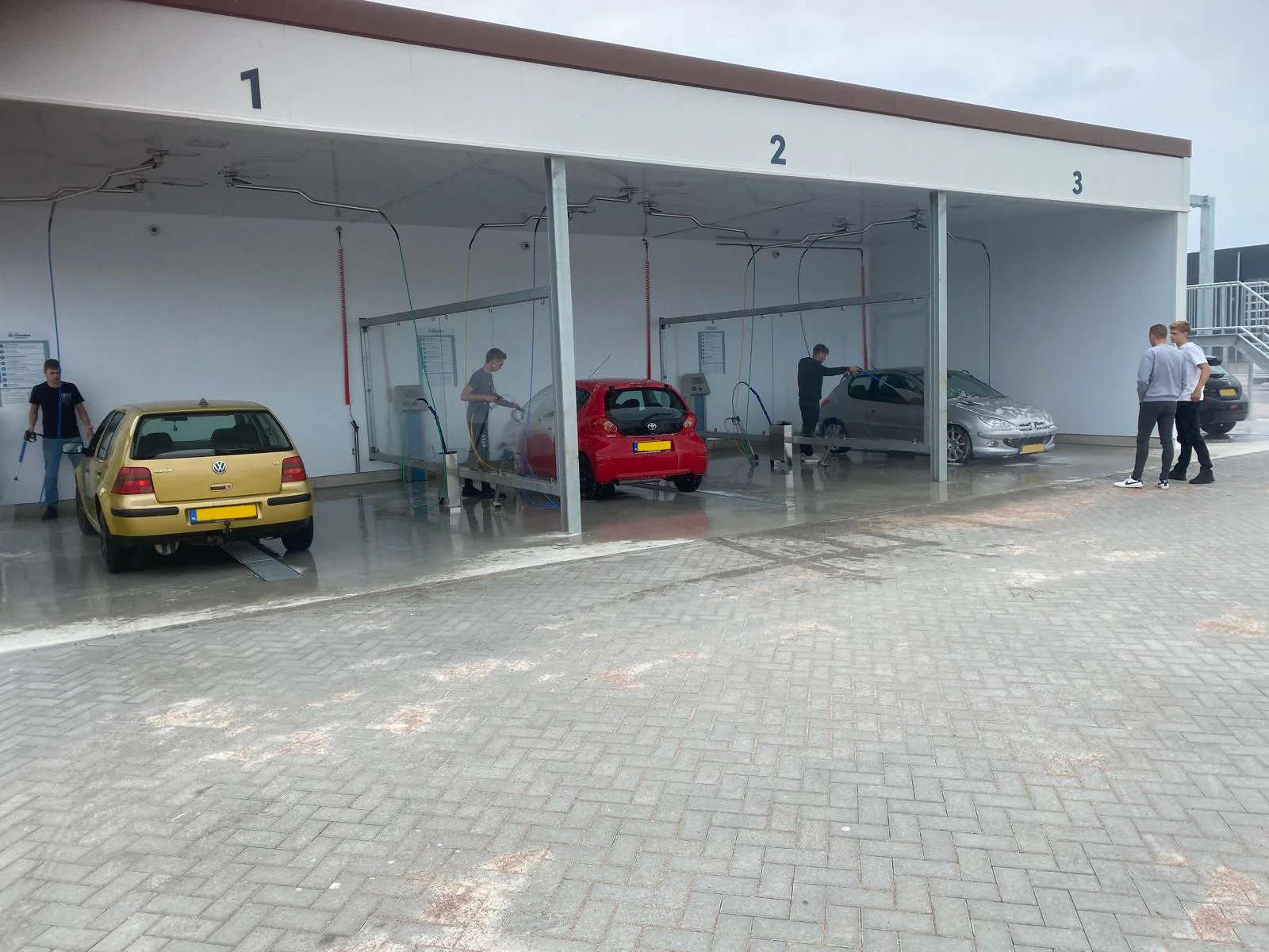 Overdekte wasboxen op Urk – Van Staveren Carwash Urk, Urk