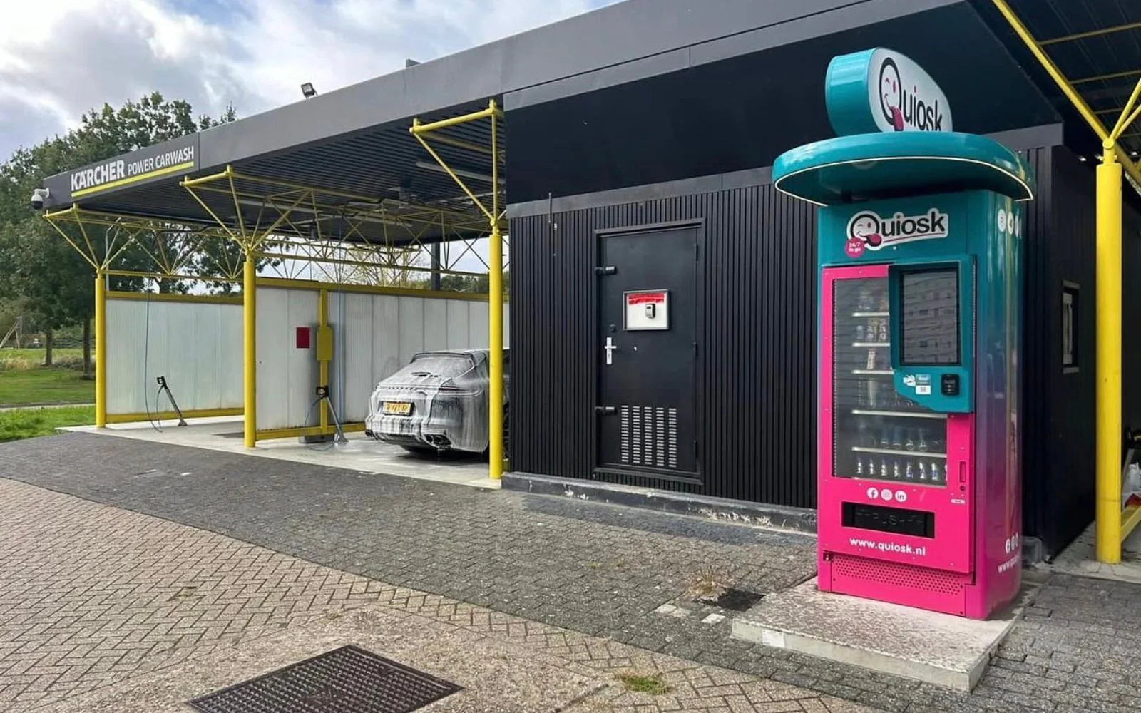 Wasboxen en terrein van Sato Carwash Almere – Kärcher Power CarWash Almere by Sato, Almere