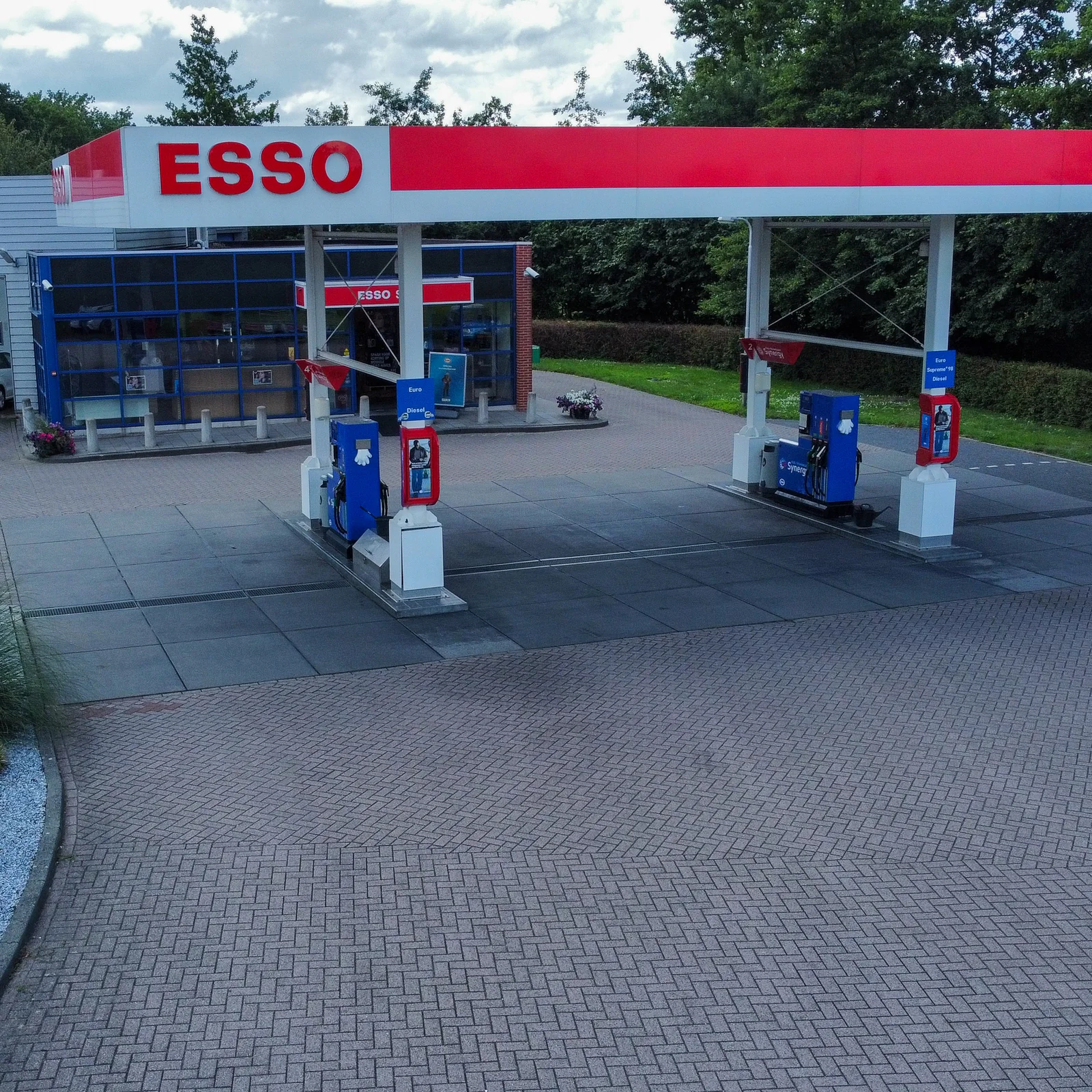 Esso Sleeuwijk Carwash, wasstraat en wasbox in Sleeuwijk