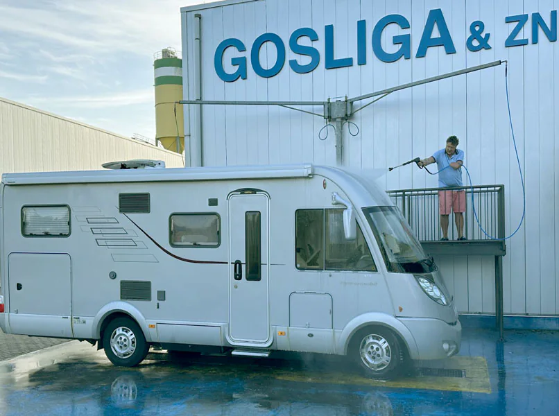 Camperwasplaats met verhoogd platform bij Gosliga – Autowasserette Gosliga, Leeuwarden