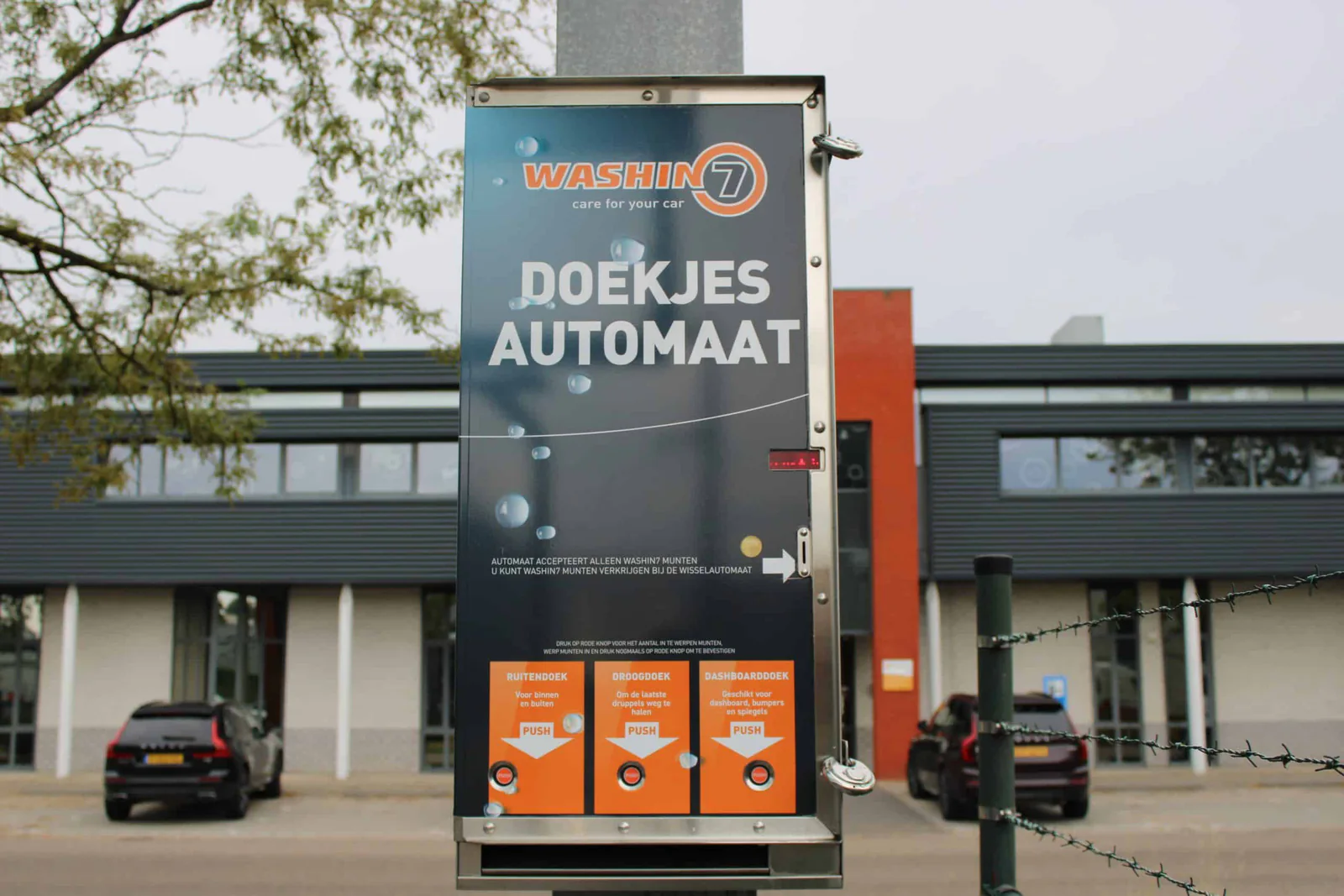 Doekjesautomaat en stofzuigplaatsen bij Washin7 Weert