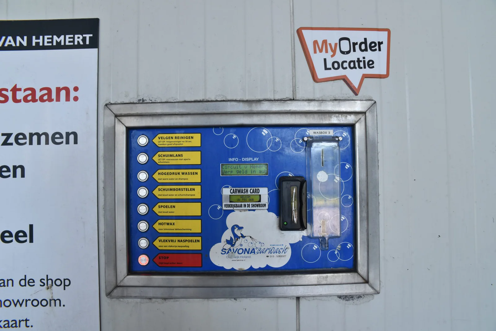 Bedieningspaneel met zeven wasfuncties en munt- en pasbetaling – Van Hemert Carwash Zaltbommel, Zaltbommel