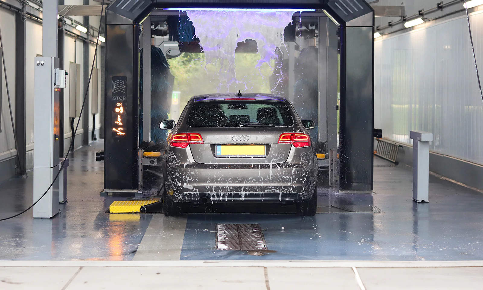 Auto bij de wasinstallatie in Zelhem – De Hoge Voort Zelhem, Zelhem