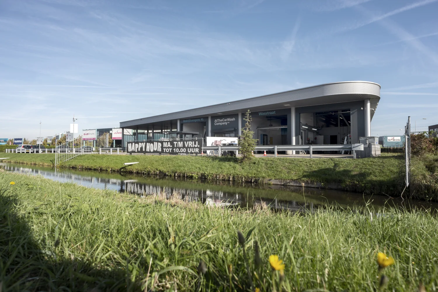 AtTheCarwashCompany Wormerveer, wasstraat en wasbox in Wormerveer