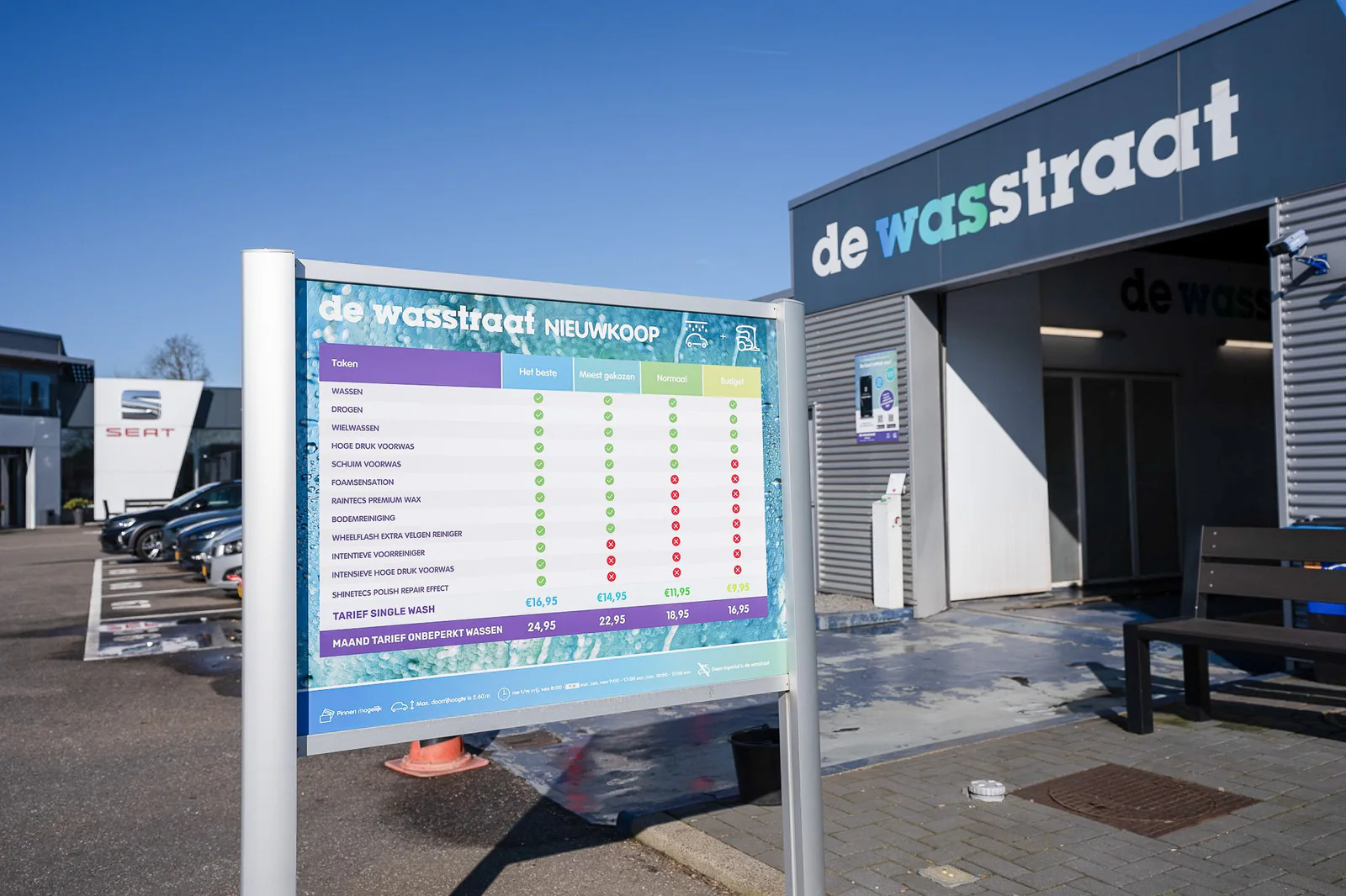 Programmabord en ingang van De Wasstraat Nieuwkoop