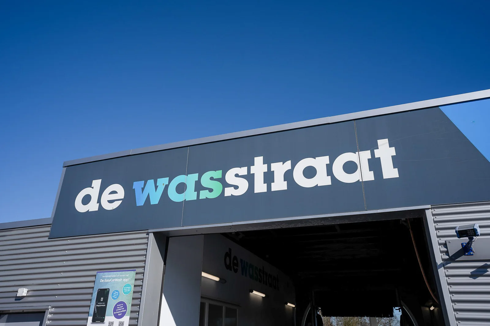 Gevel met het woordmerk van De Wasstraat Nieuwkoop