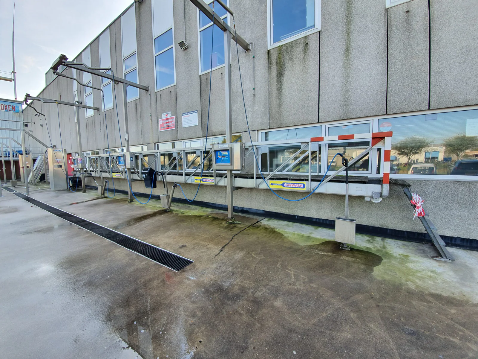 Wasruimte aan de buitenzijde van het complex – Wascircus / Tahsin wasboxen Hoogvliet, Hoogvliet Rotterdam