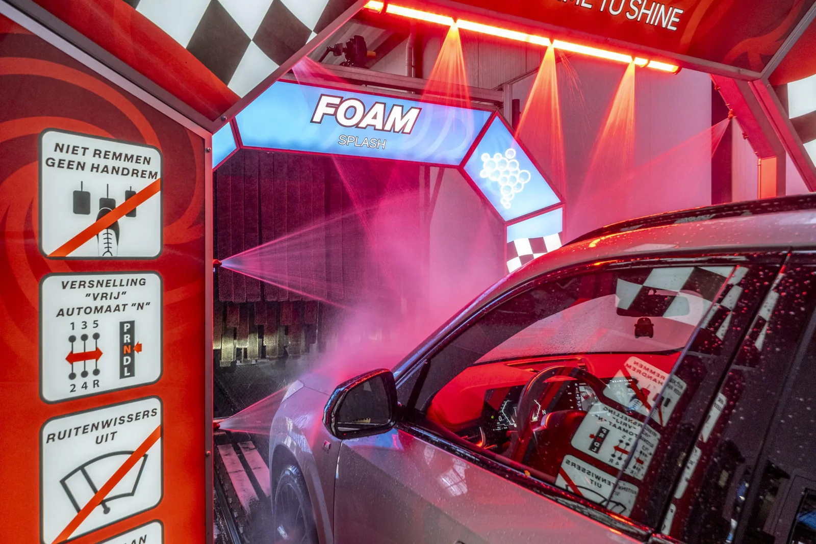 Grand Prix Carwash Helmond, wasstraat en wasbox in Helmond