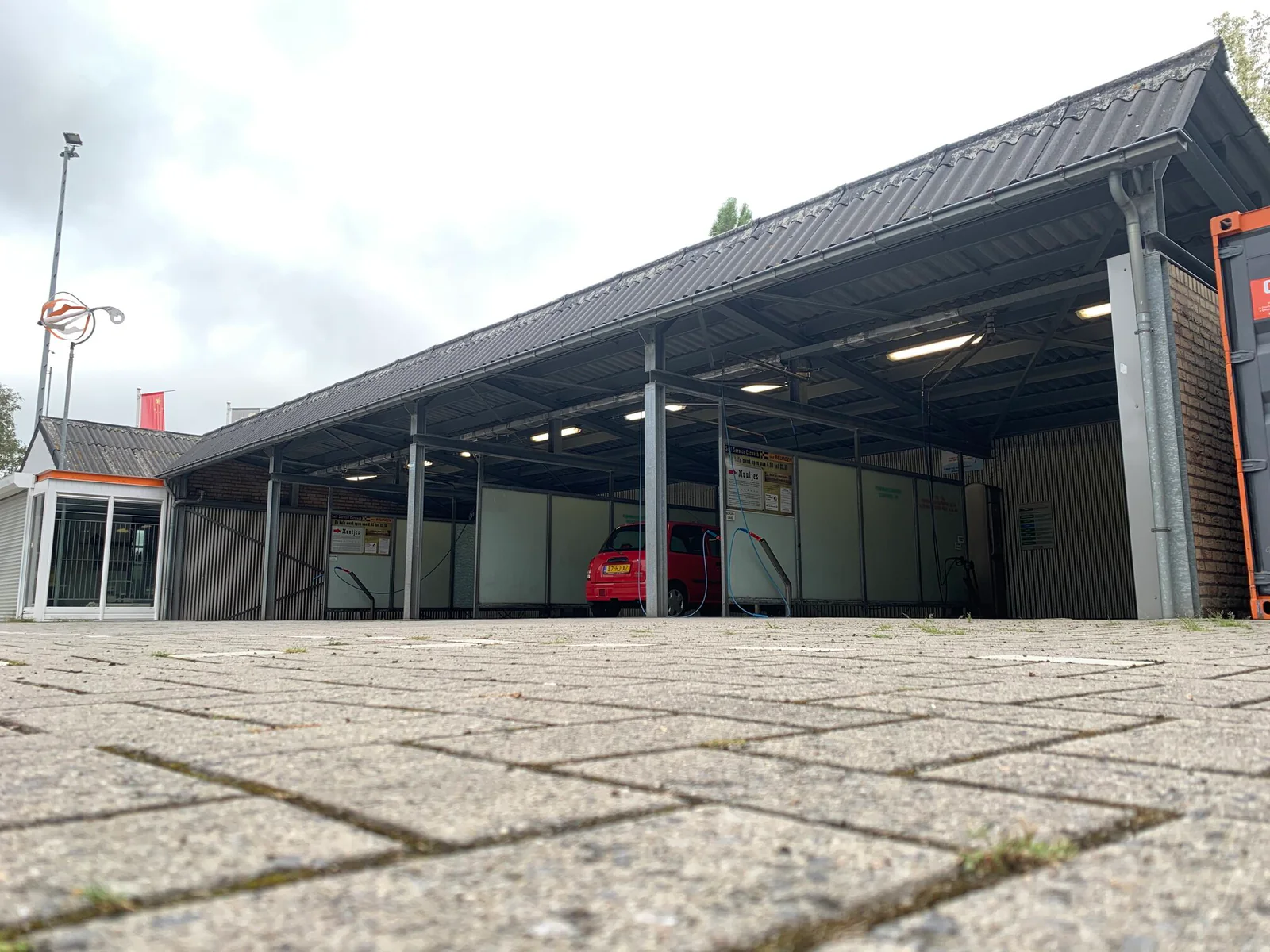 Self Service Carwash Van Beurden, wasbox in Tilburg