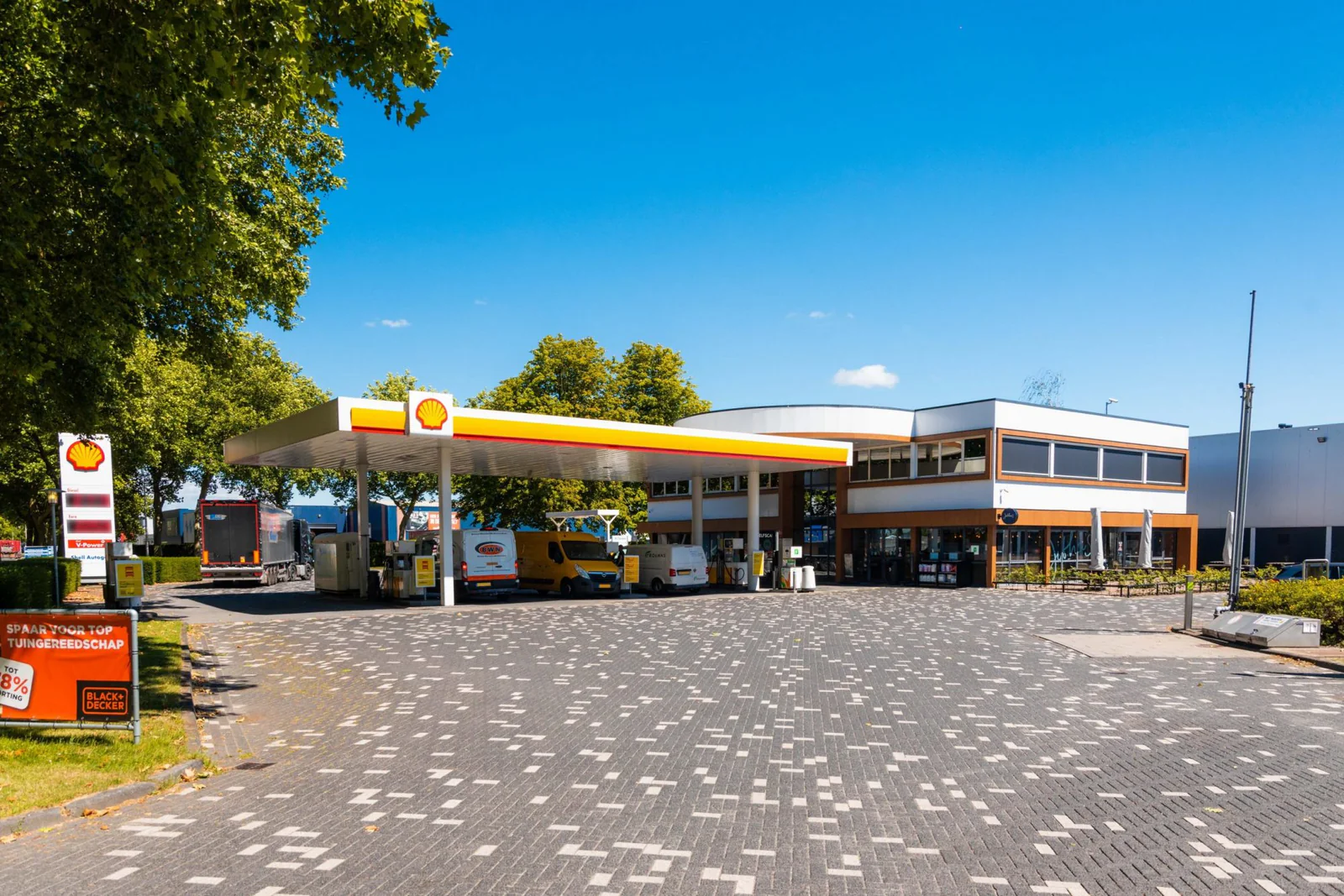 Shell Randweg, wasstraat en wasbox in Emmeloord