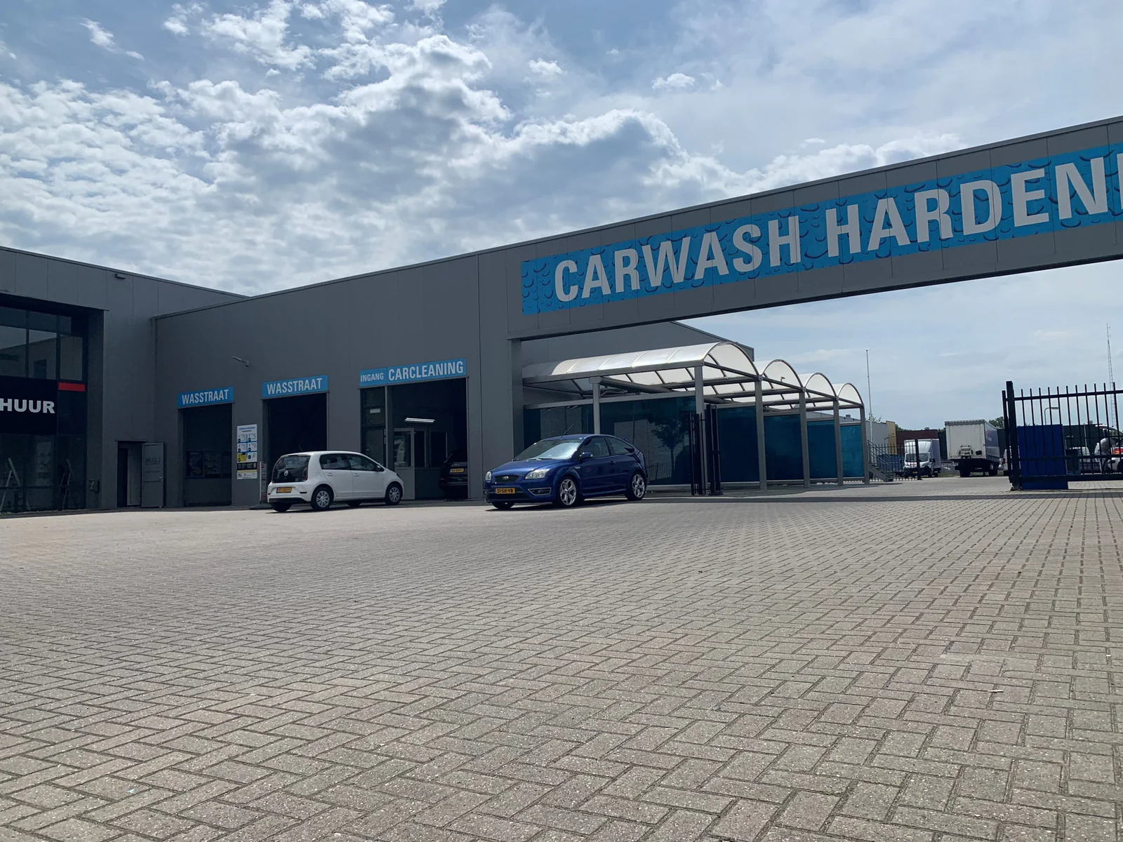 Carwash Hardenberg, wasstraat en wasbox in Hardenberg