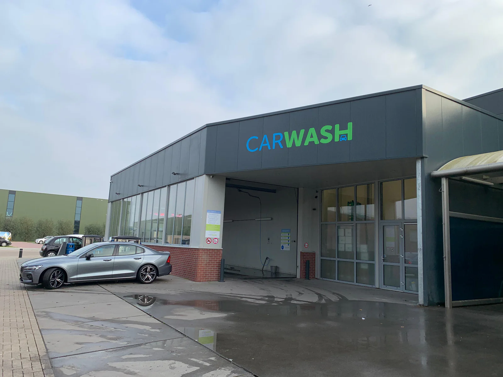 Basic Wash Bleskensgraaf, wasstraat in Bleskensgraaf ca
