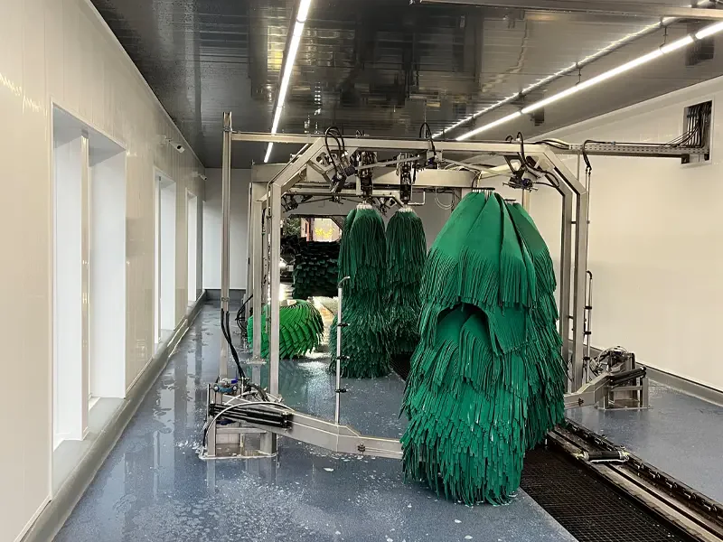 Groene borstels en nieuwe wand- en plafondafwerking – Carwash Kleiboer Sleutelbloemstraat, Apeldoorn