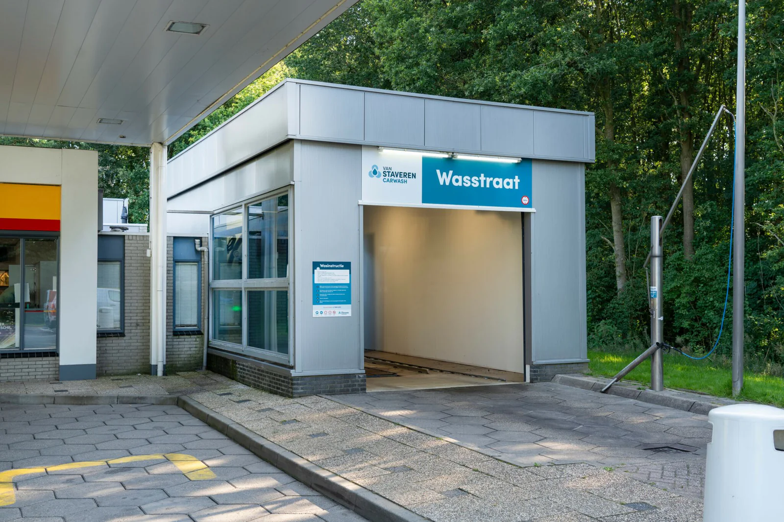 Ingang van de automatische wasinstallatie in Dronten – Shell Dronten, Dronten