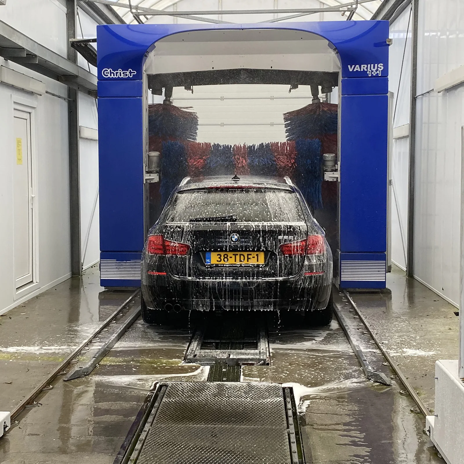 De Wasbeer Stiens, wasstraat en wasbox in Stiens