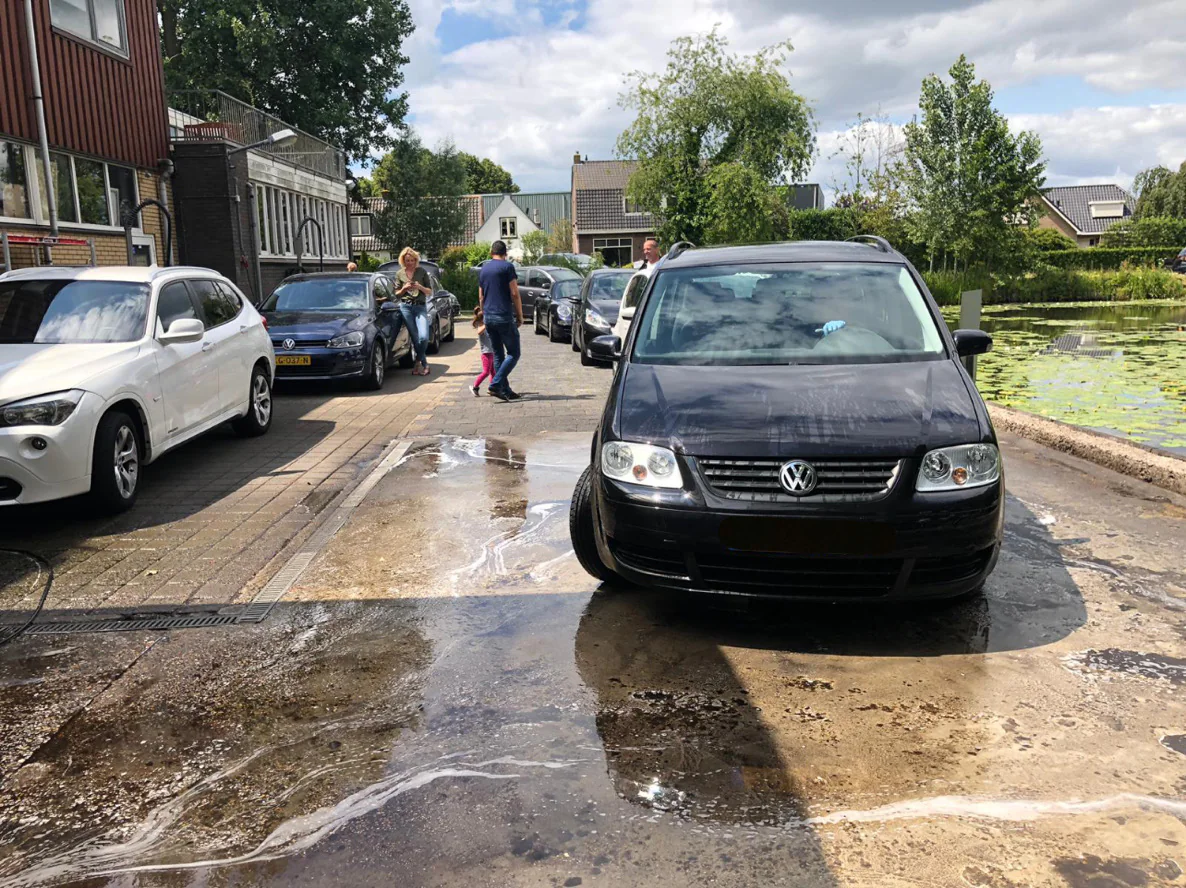 Carwash ’s-Graveland, wasstraat in 's-Graveland