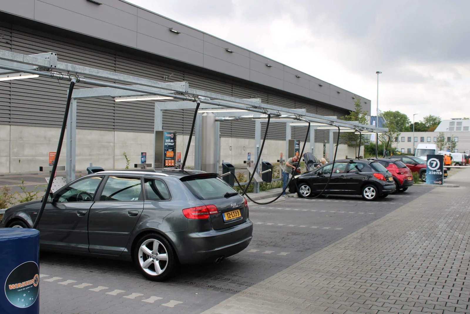 Buitenstofzuigplein bij Washin7 Tegelen