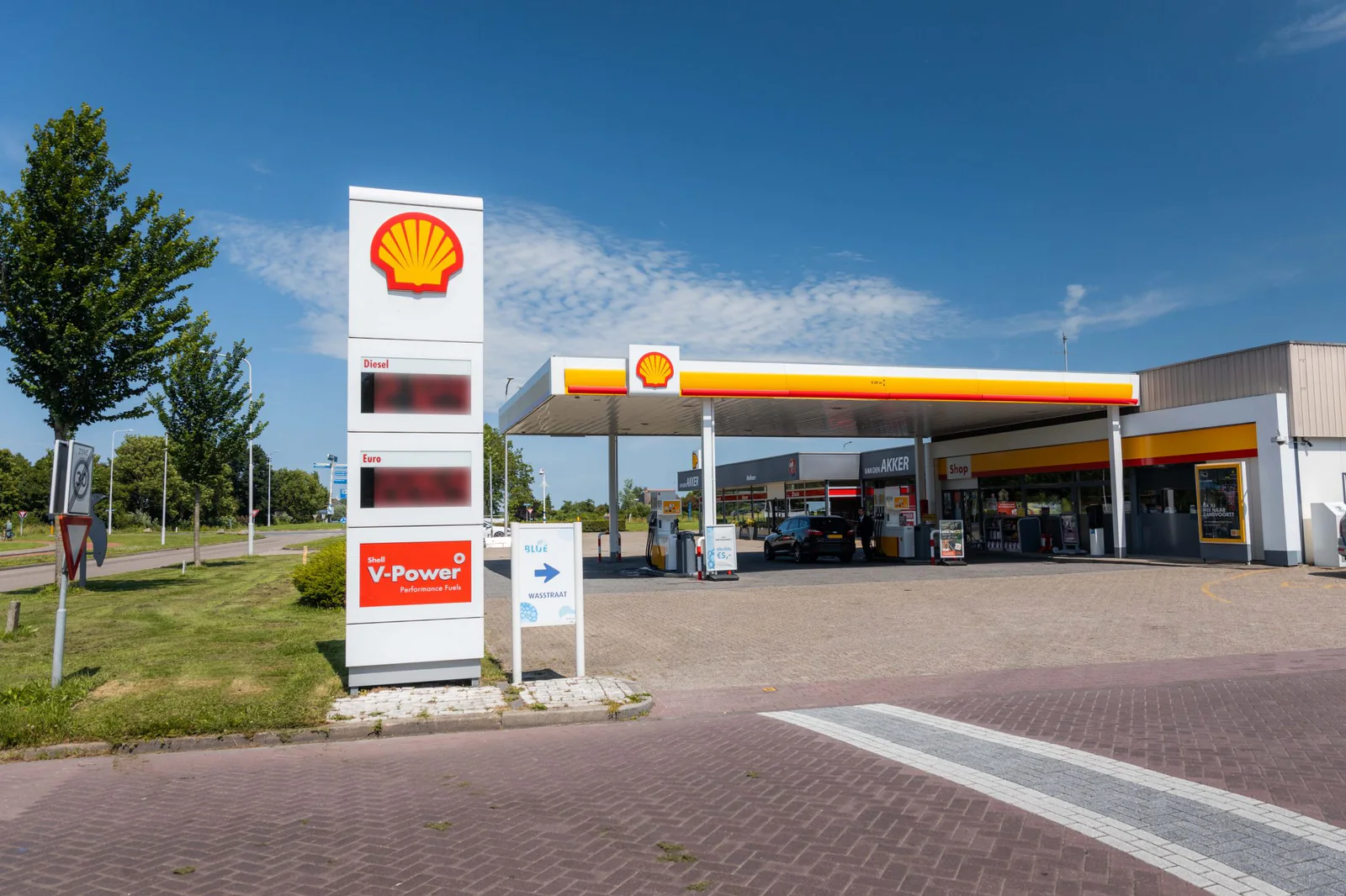 Shell Dokkum, wasstraat in Dokkum