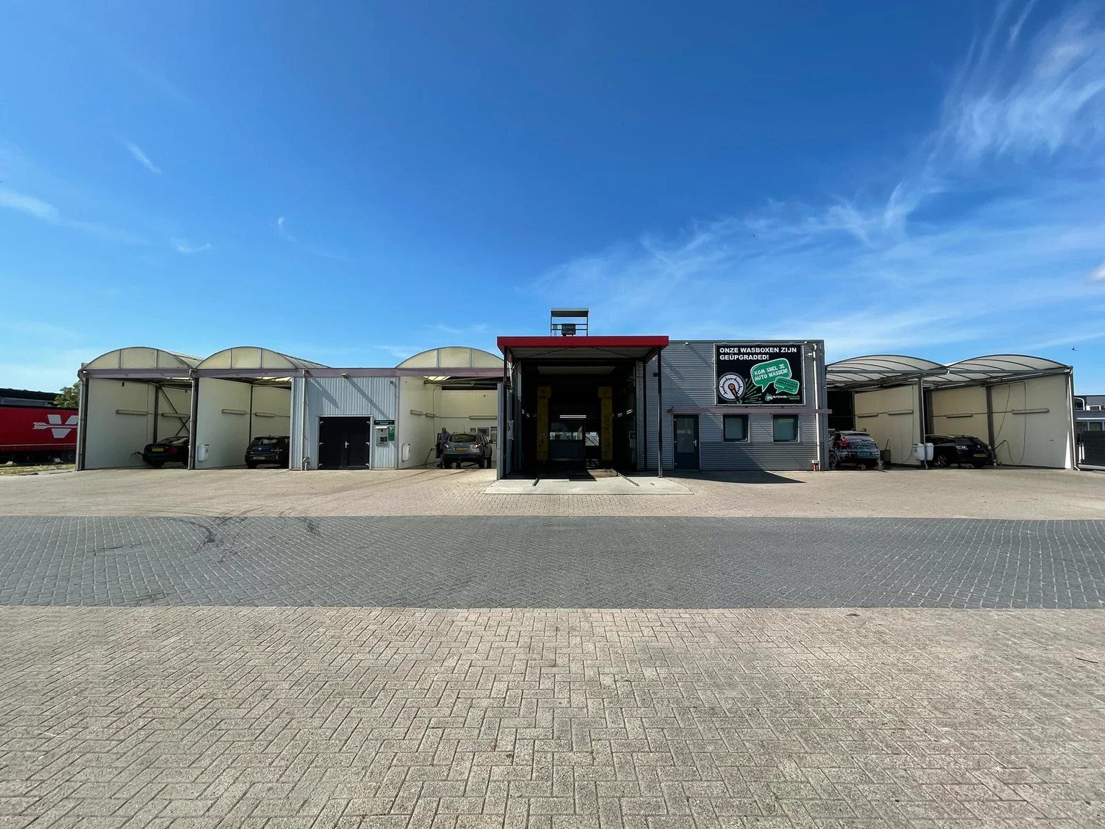 Vijf zelfwasboxen en het aparte wasportaal in Dokkum – Autowascentrum Dokkum, Dokkum