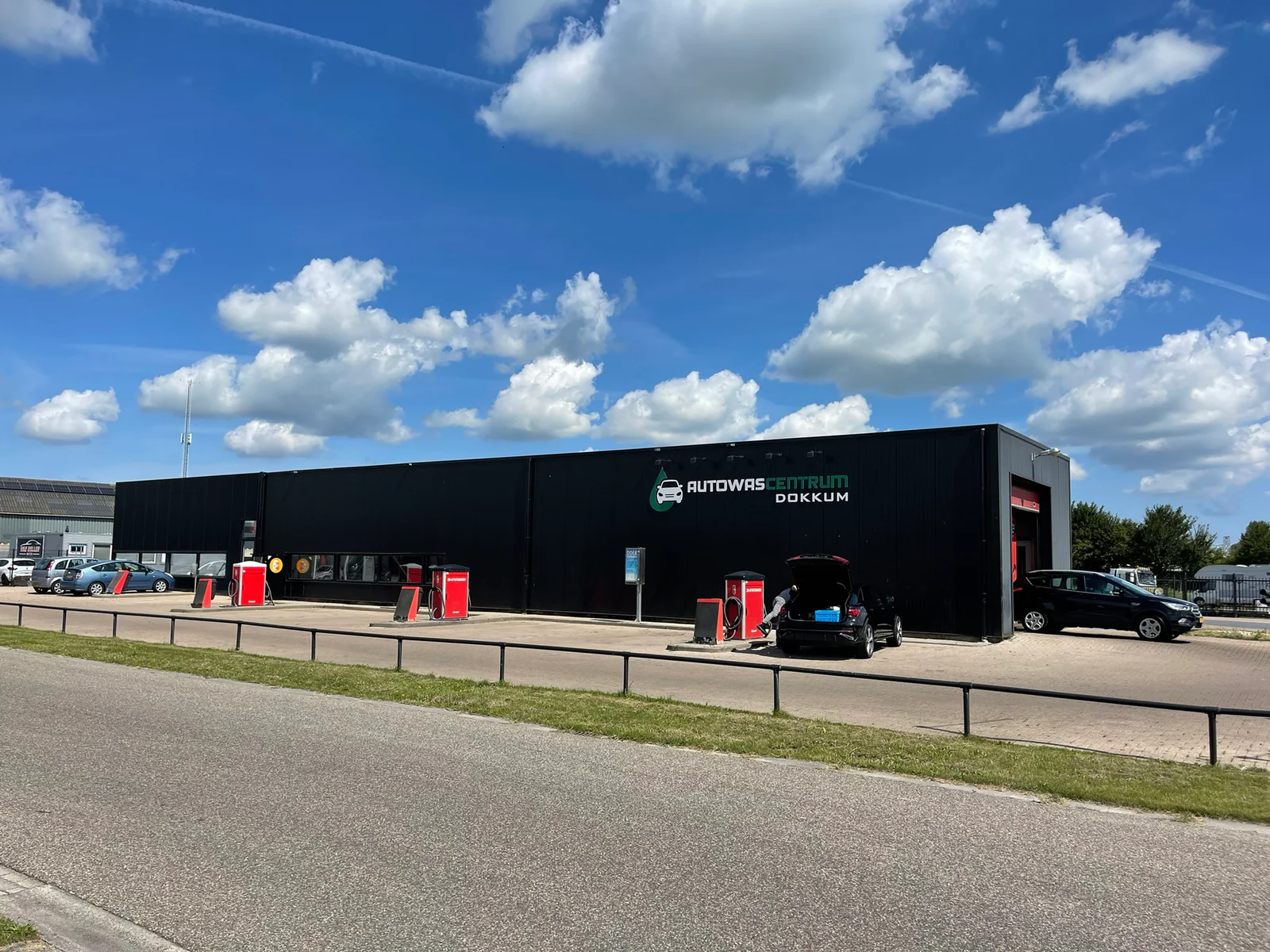 Autowascentrum Dokkum, wasstraat en wasbox in Dokkum