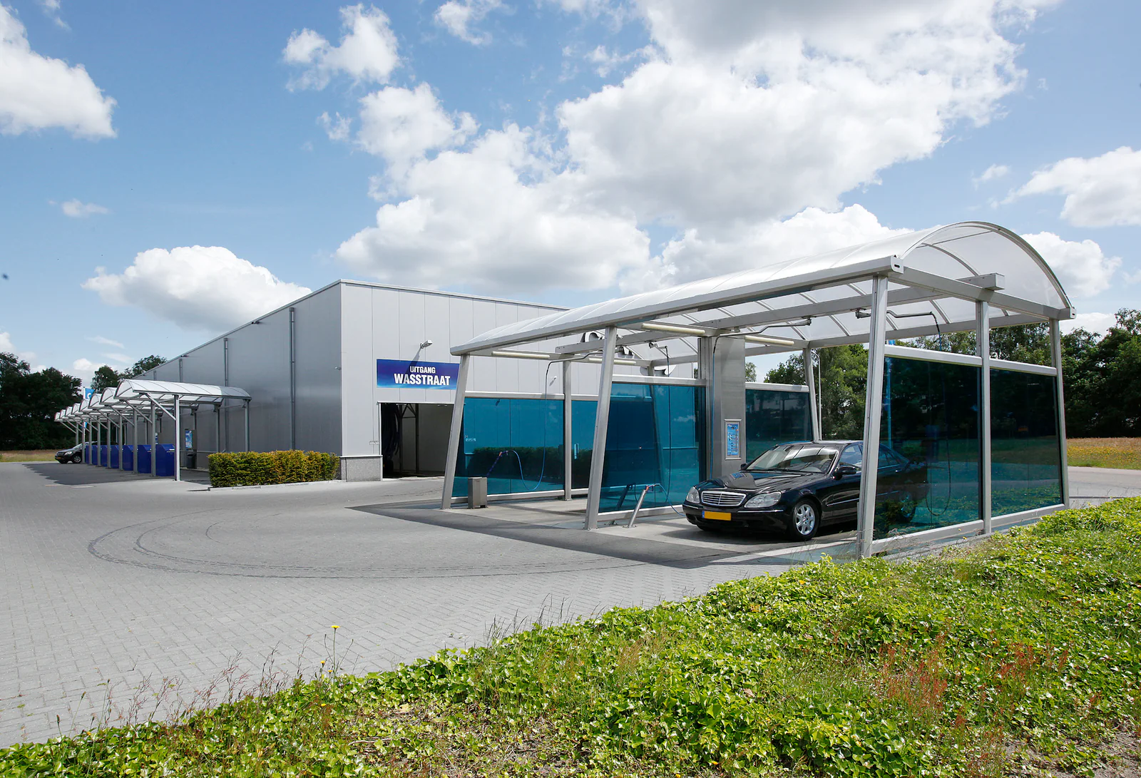 Archiefbeeld iClean Ommen: terrein met wasboxen, foto 2015 – TED Carwash Ommen, Ommen
