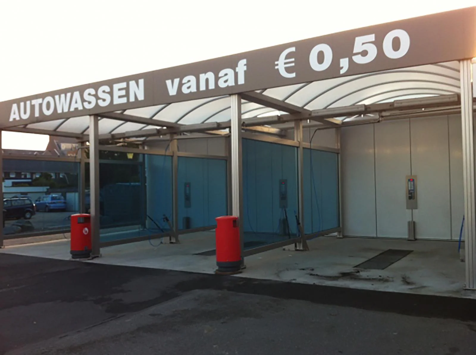 Rij zelfbedieningswasboxen bij Jongeneel Valkenburg – Tankstation Jongeneel Valkenburg, Valkenburg