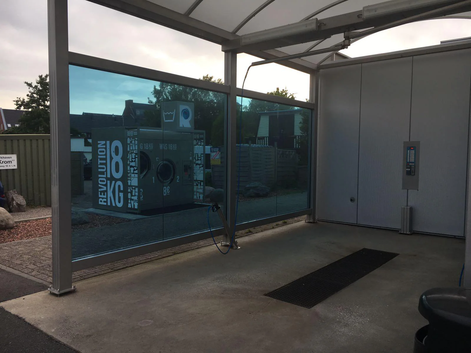 Wasboxen en textielwasserette bij Jongeneel Valkenburg – Tankstation Jongeneel Valkenburg, Valkenburg