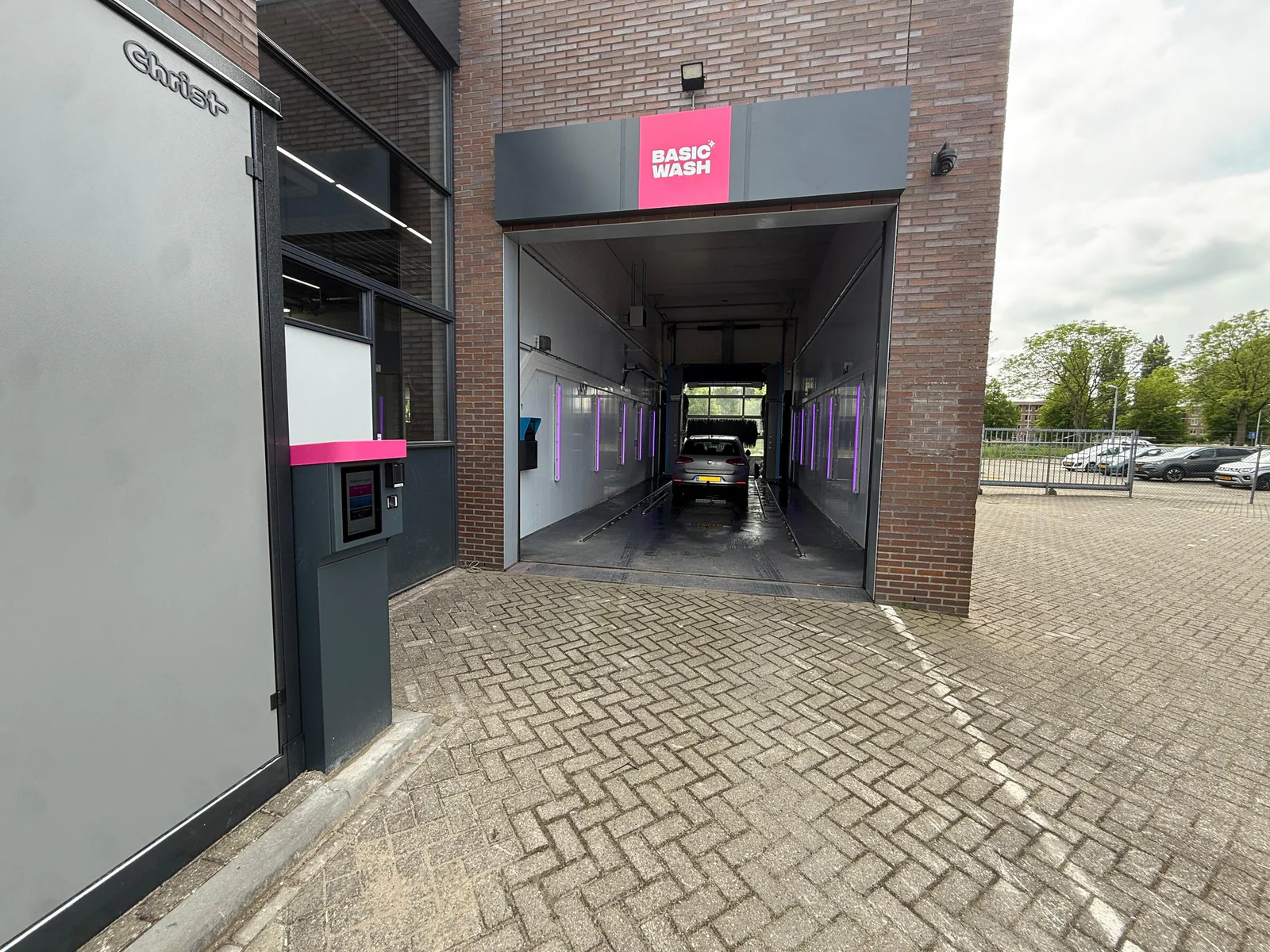 Basic Wash Puttershoek, wasstraat en wasbox in Puttershoek