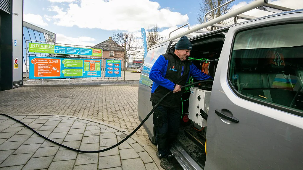 Zelf wassen in een wasbox van Carwash Druten
