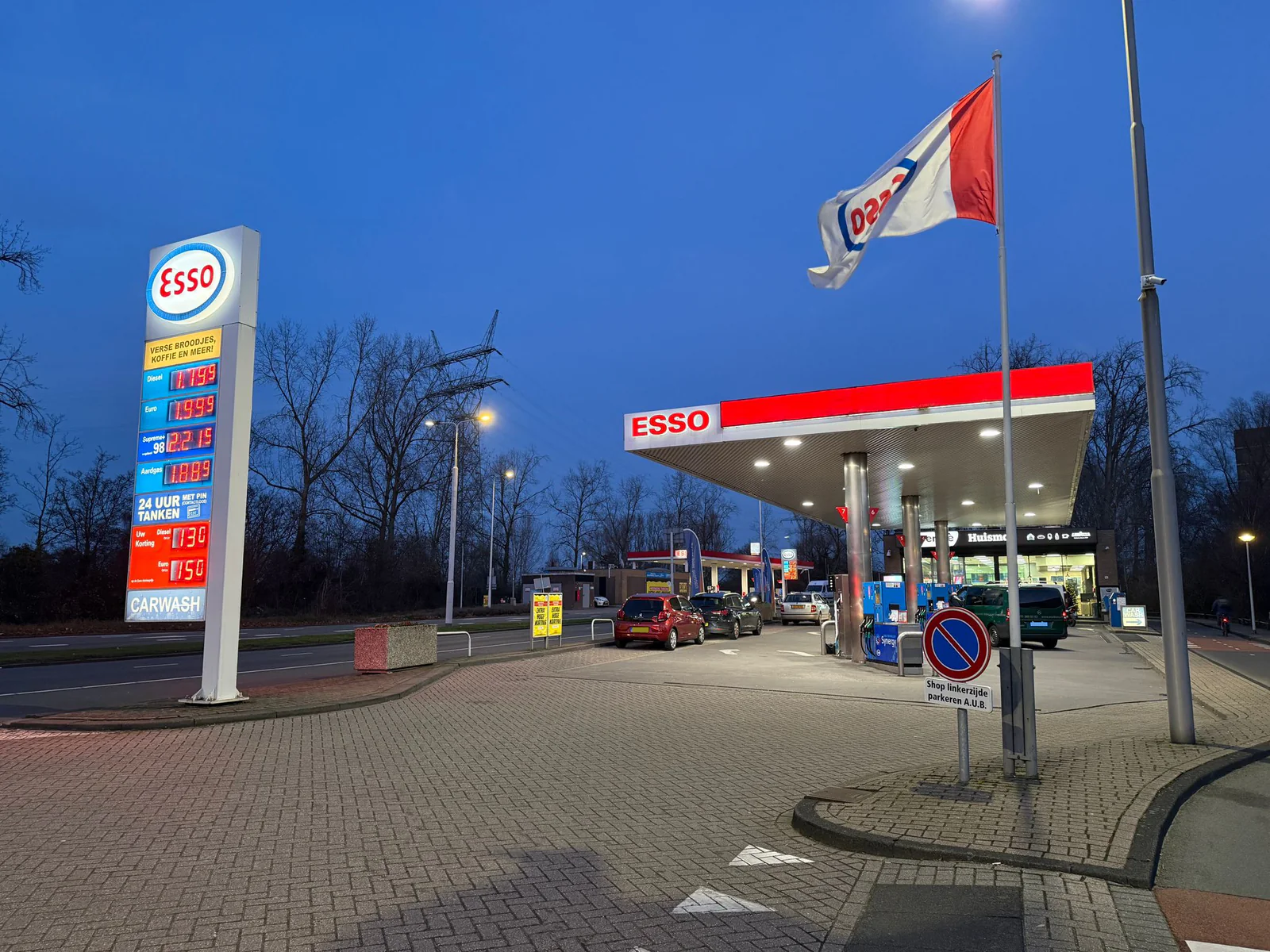 Esso Huisman aan de Willem de Zwijgerlaan in Leiden – Huisman Carwash Leiden, Leiden
